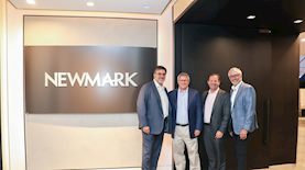 החתימה על ההסכם, צילום: NEWMARK